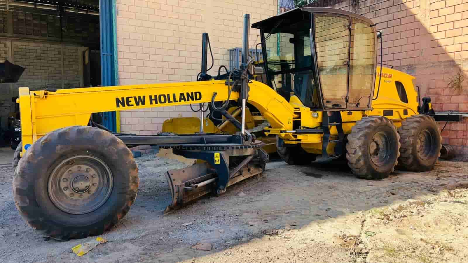 Motoniveladora New Holland RG 140B 2012 - imagem de fundo