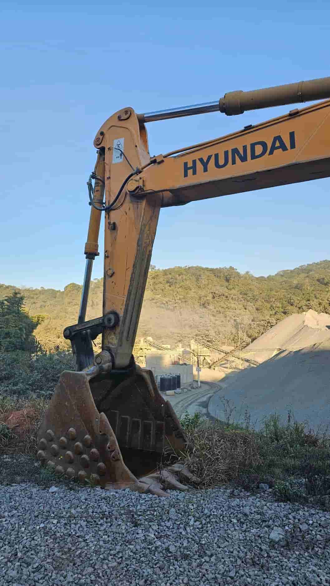 Escavadeira Hyundai R480LC-9S 2013 - imagem de fundo