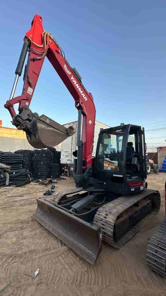 Mini Escavadeira Yanmar SV 100 2023 - imagem de fundo
