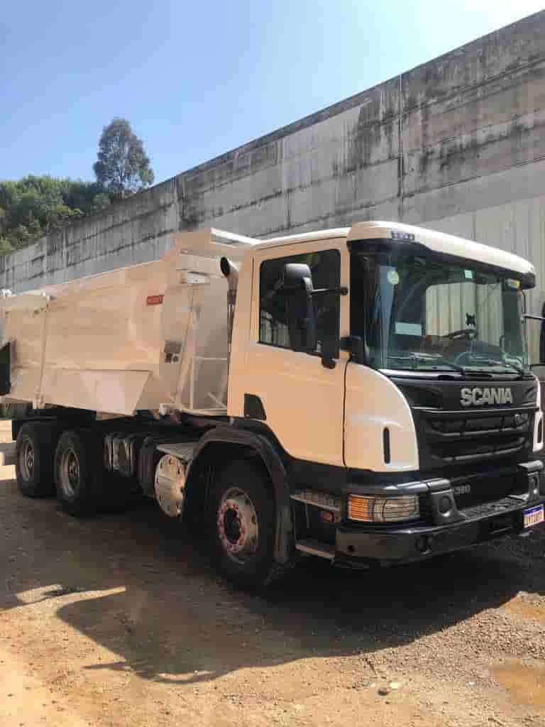 Caminhão Scania P360 2016 - imagem de fundo