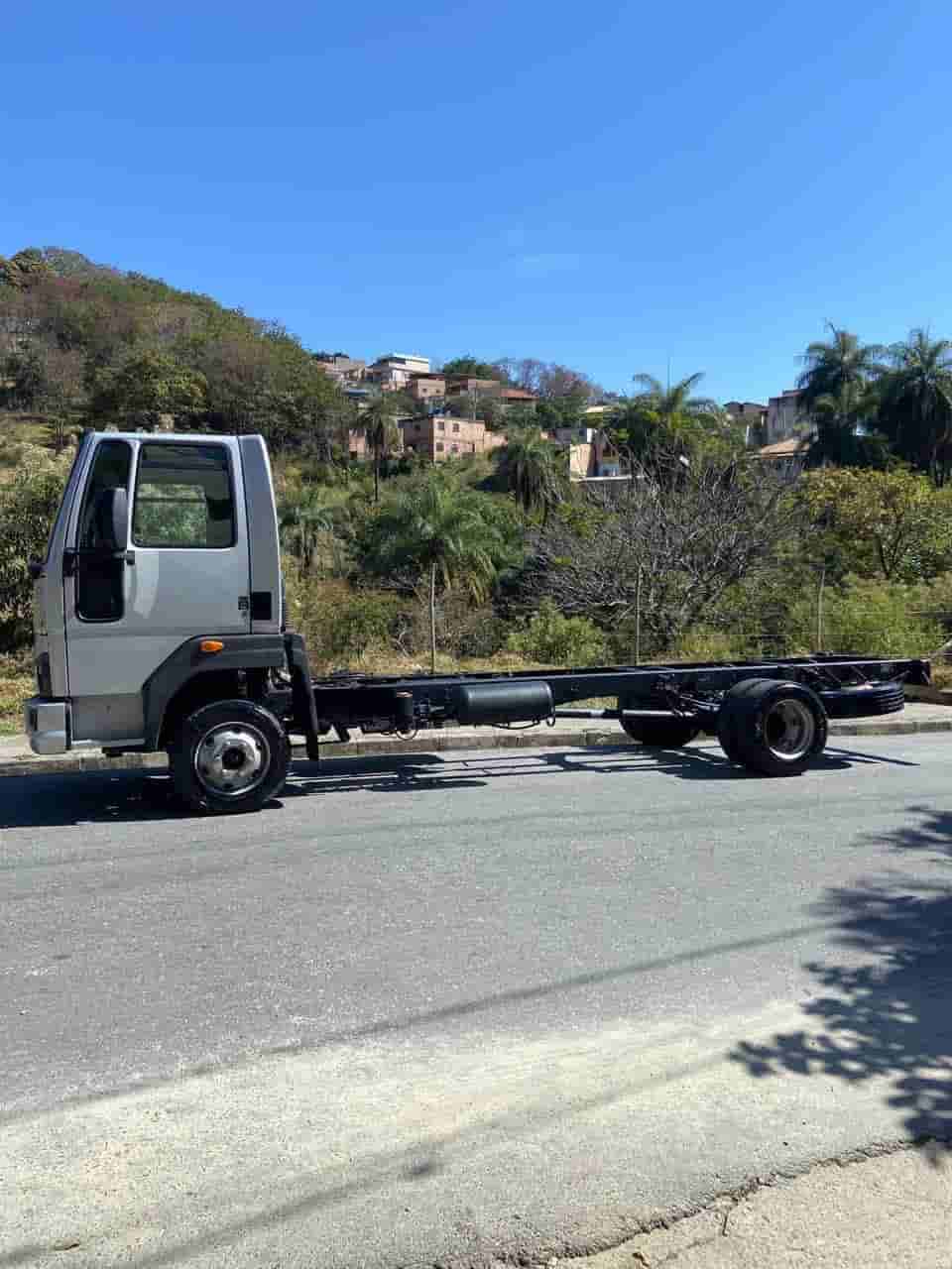 Caminhão Ford CARGO 816 E Turbo 2p (diesel)(E5) 2019 - imagem de fundo
