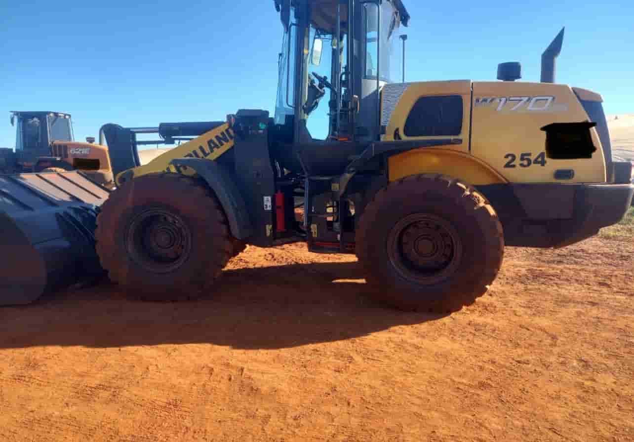 Pá Carregadeira New Holland W170 2019 - imagem de fundo