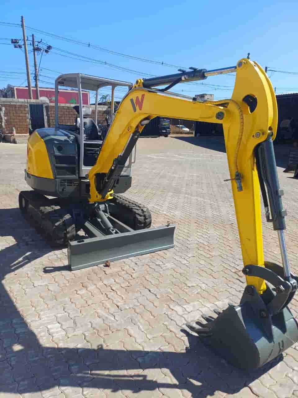 Mini Escavadeira Wacker Neuson ET35 2019 - imagem de fundo