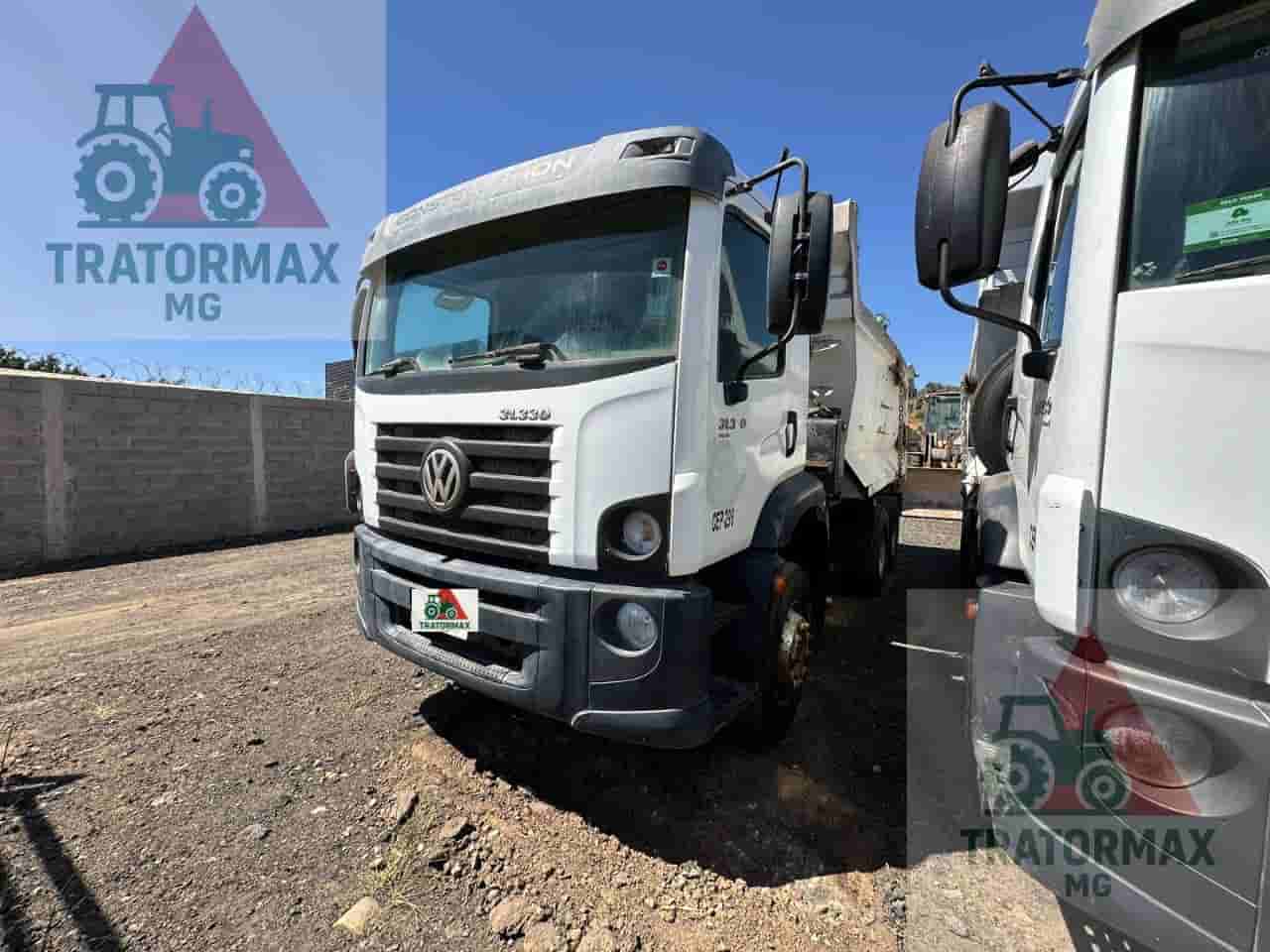 Caminhão Volkswagen VW 31330 2021 - imagem de fundo