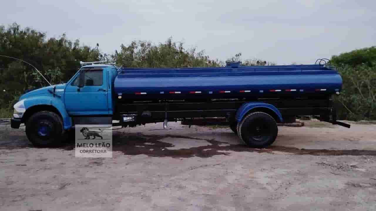Caminhão Ford F 12.000 1993 - imagem de fundo