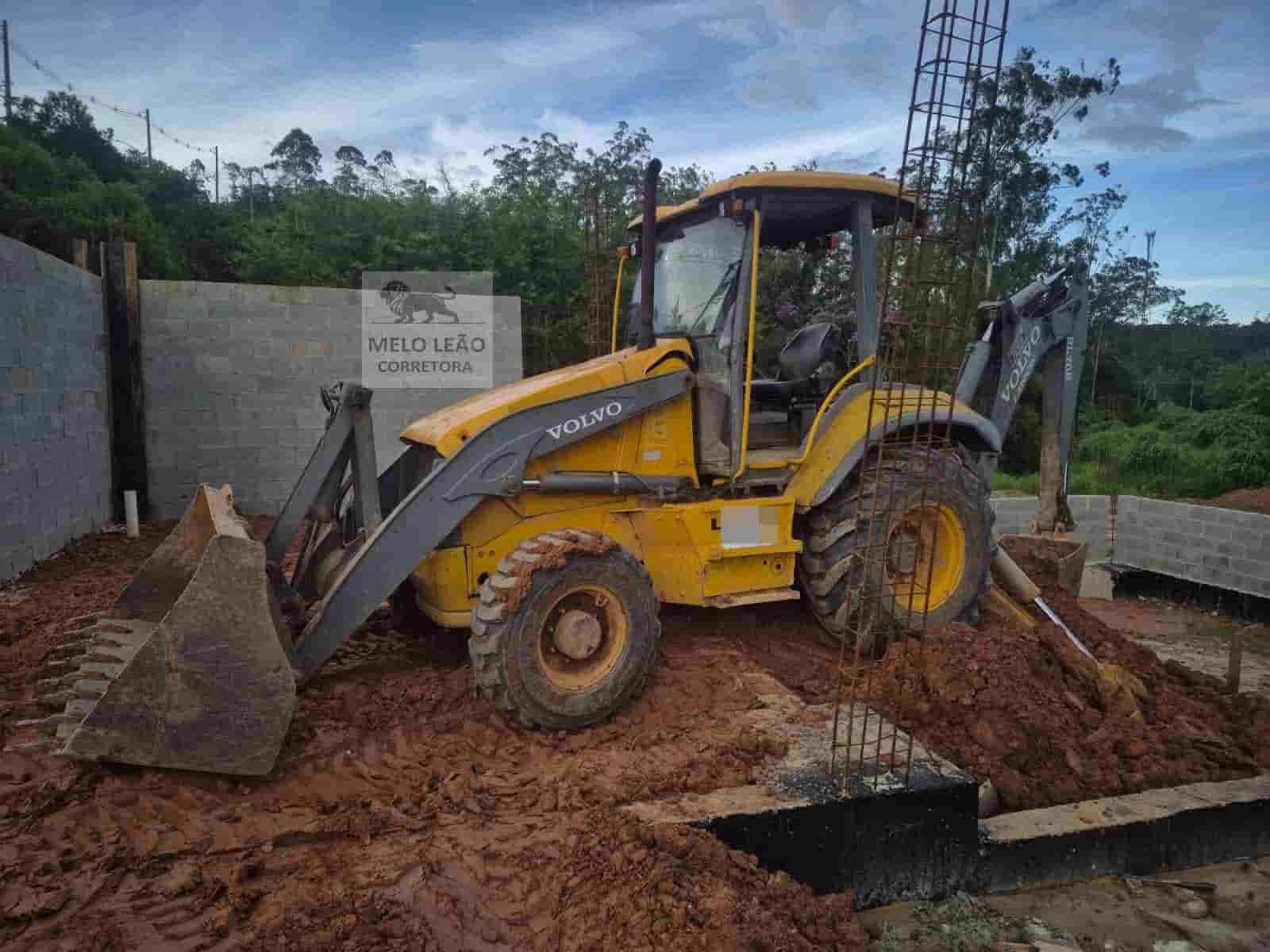 Retroescavadeira Volvo BL70B 2013 - imagem de fundo