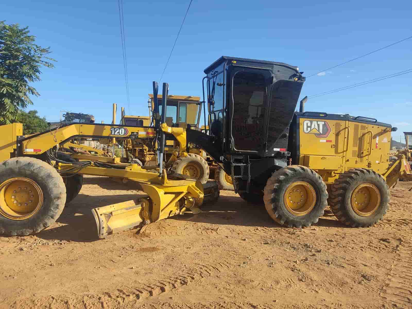 Motoniveladora Caterpillar 120 2020 - imagem de fundo