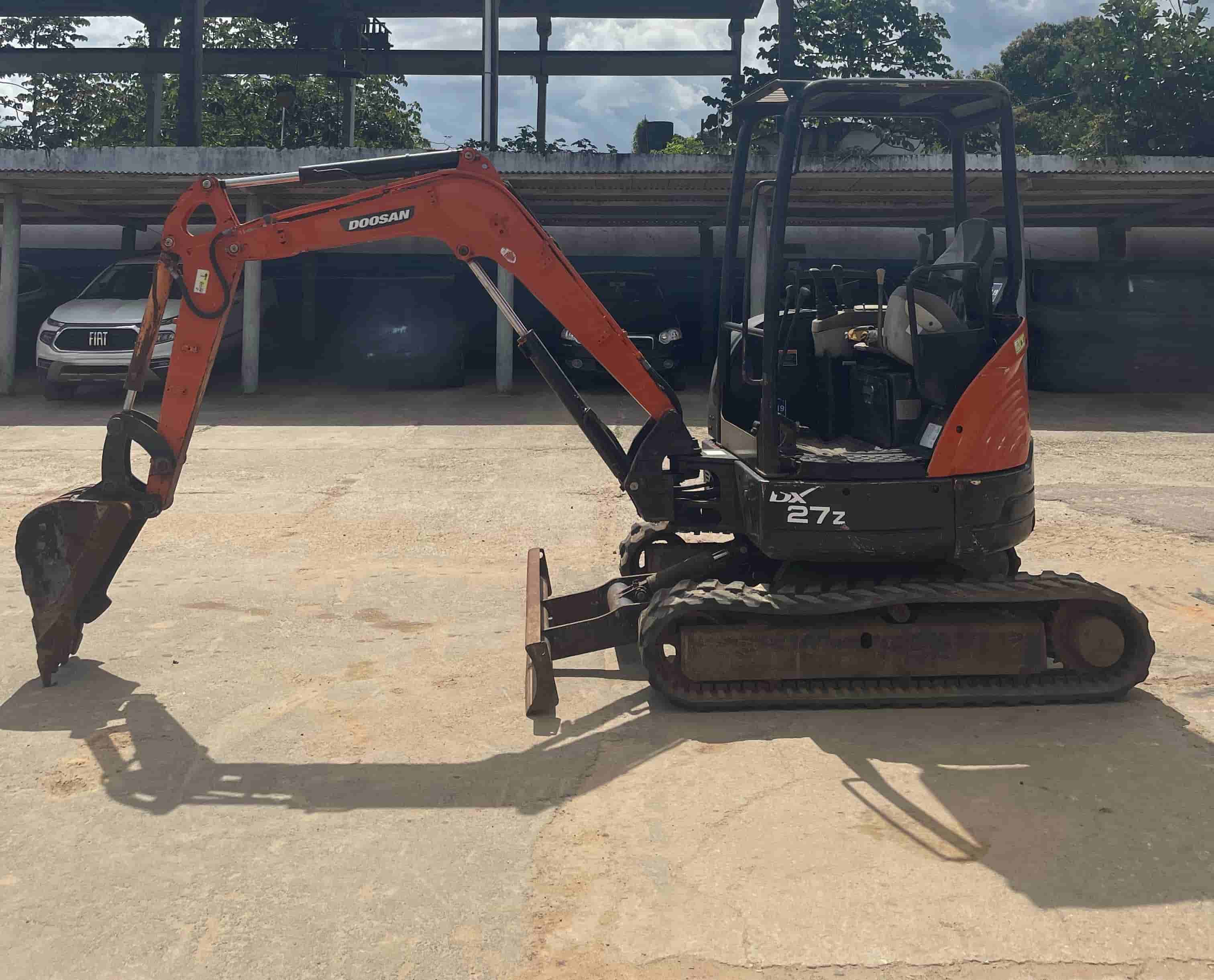 Mini Escavadeira Doosan DX27z 2012 - imagem de fundo