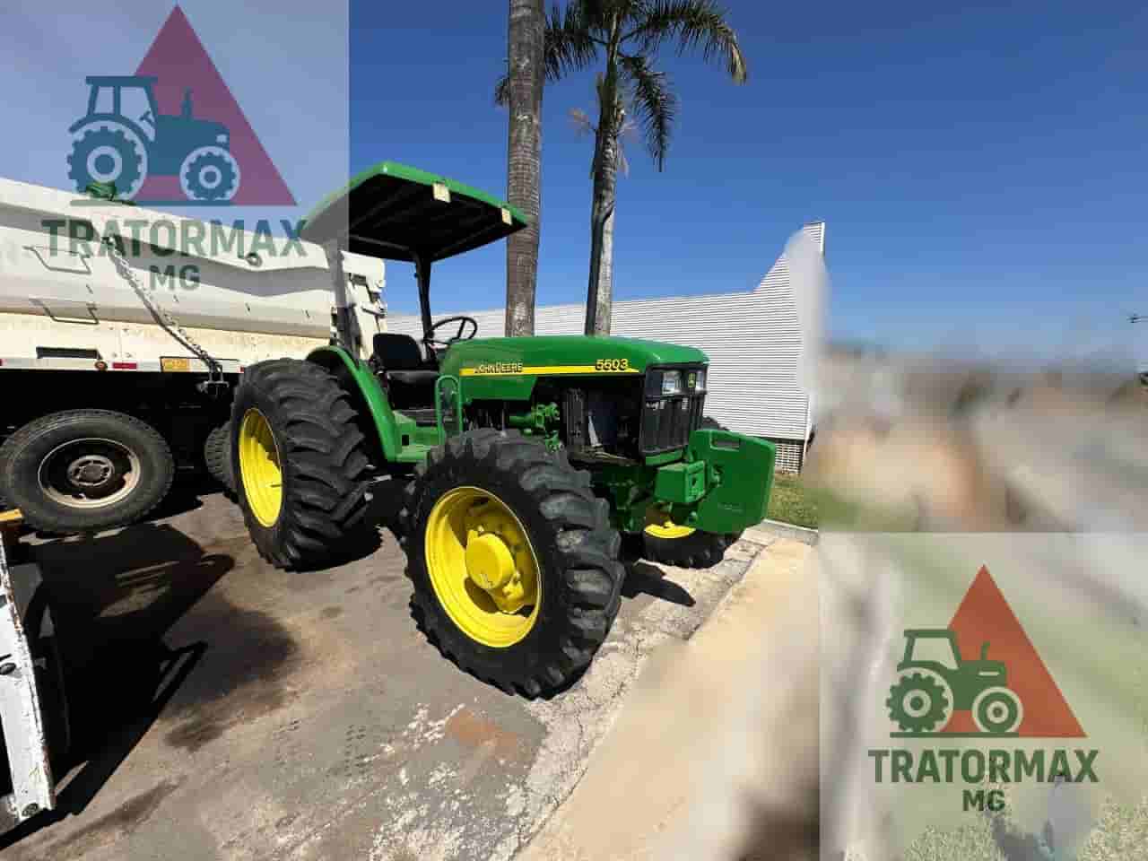 Trator agrícola John Deere 6190J 2019 - imagem de fundo