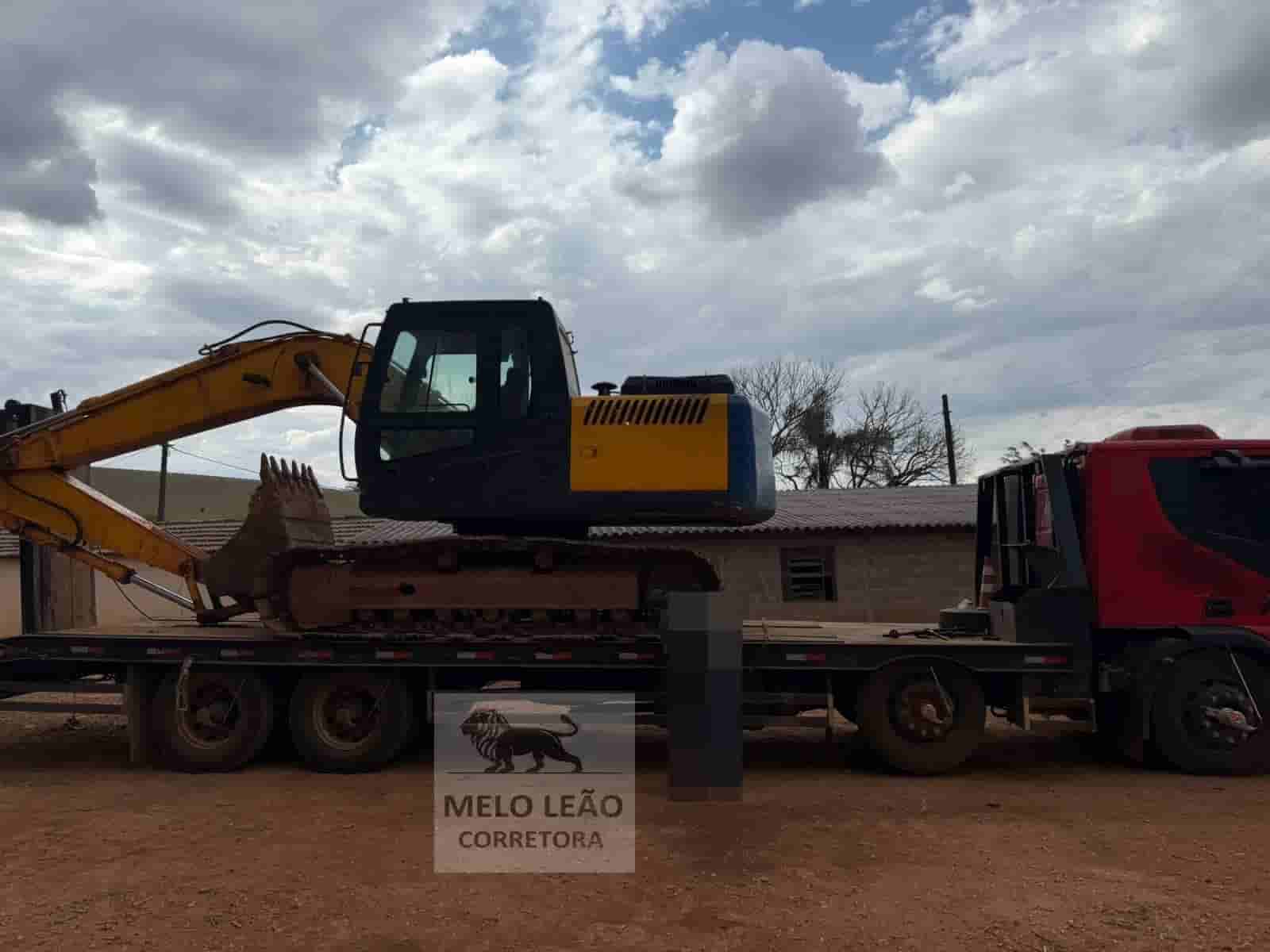 Escavadeira Hyundai R160 2011 - imagem de fundo