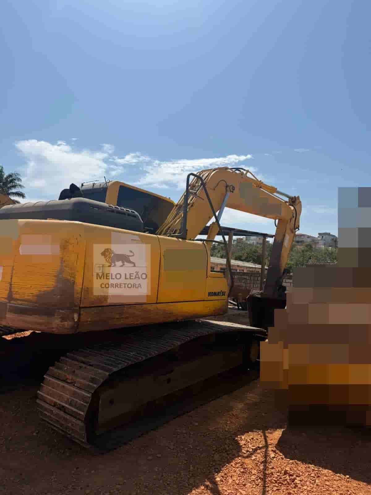 Escavadeira Komatsu PC160 LC 2013 - imagem de fundo