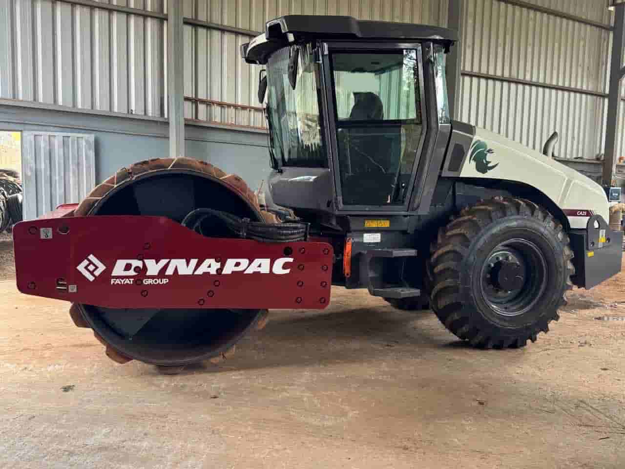 Rolo compactador Dynapac CA25PD 2020 - imagem de fundo