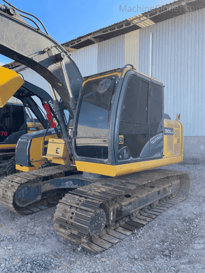 Escavadeira John Deere 130G 2020 - imagem de fundo