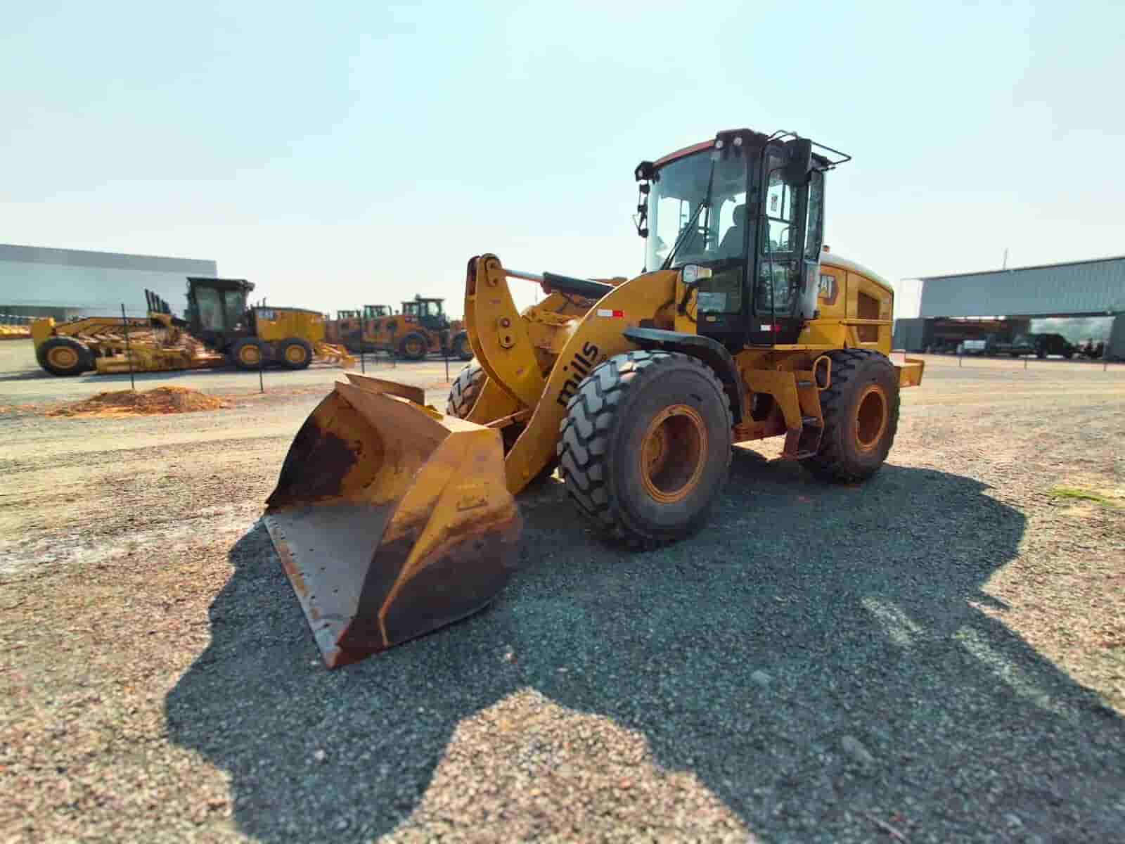 Pá Carregadeira Caterpillar 924K 2023 - imagem de fundo