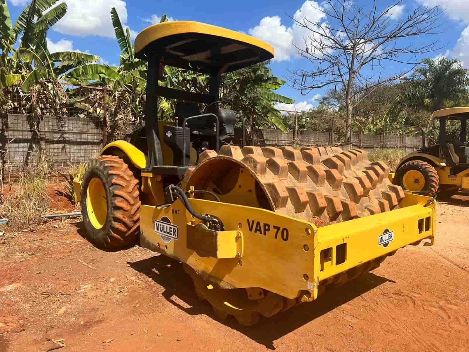 Rolo compactador Müller VAP70 PD 2007 - imagem de fundo
