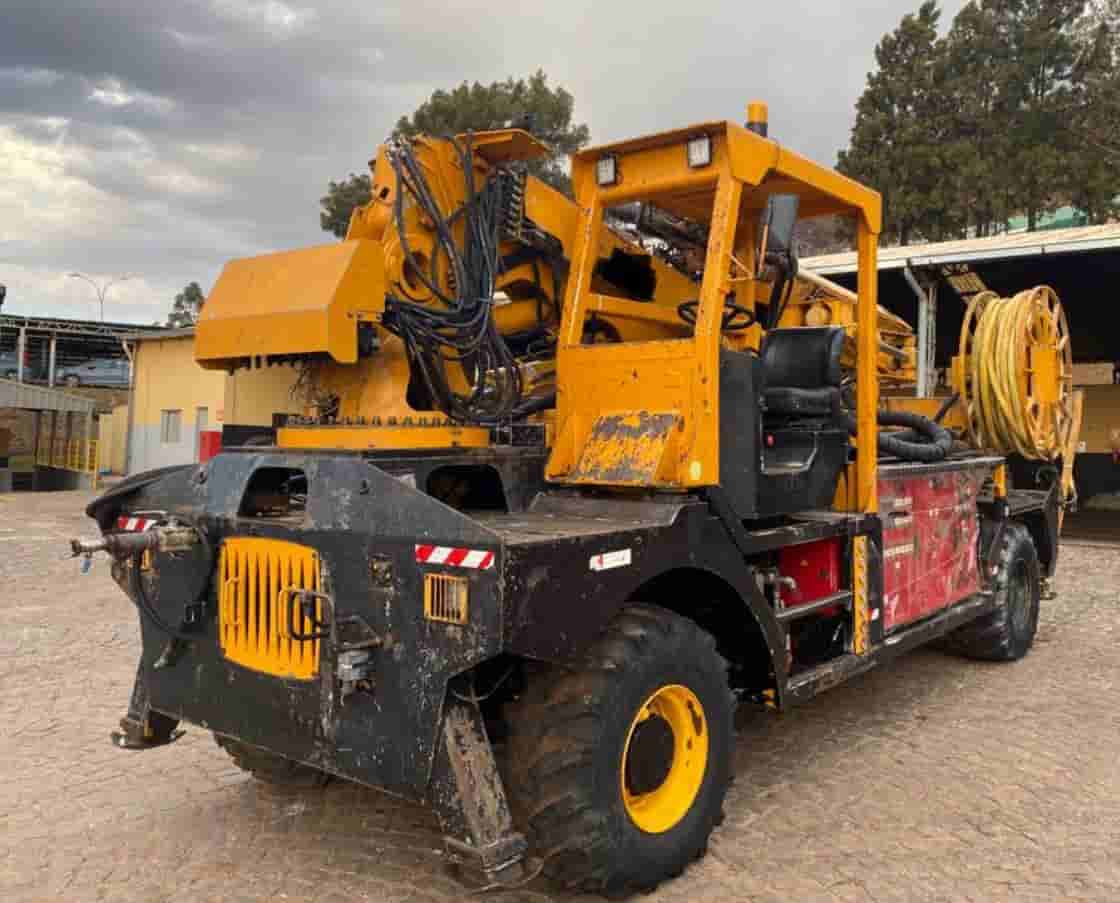 Bomba de Concreto PUTZMEISTER SPM500 – RPC.003A 2013 - imagem de fundo
