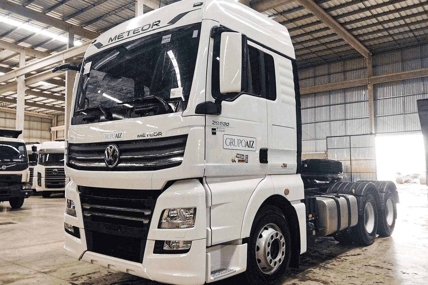 Cavalo Mecânico Volkswagen Meteor 29.530 6x4 2023 - imagem de fundo