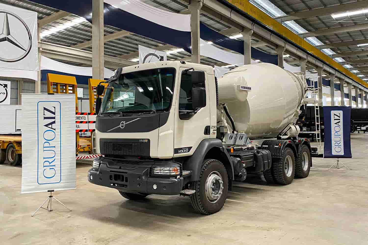 Caminhão Volvo VMX 290 6x4 24/25 2024 - imagem de fundo