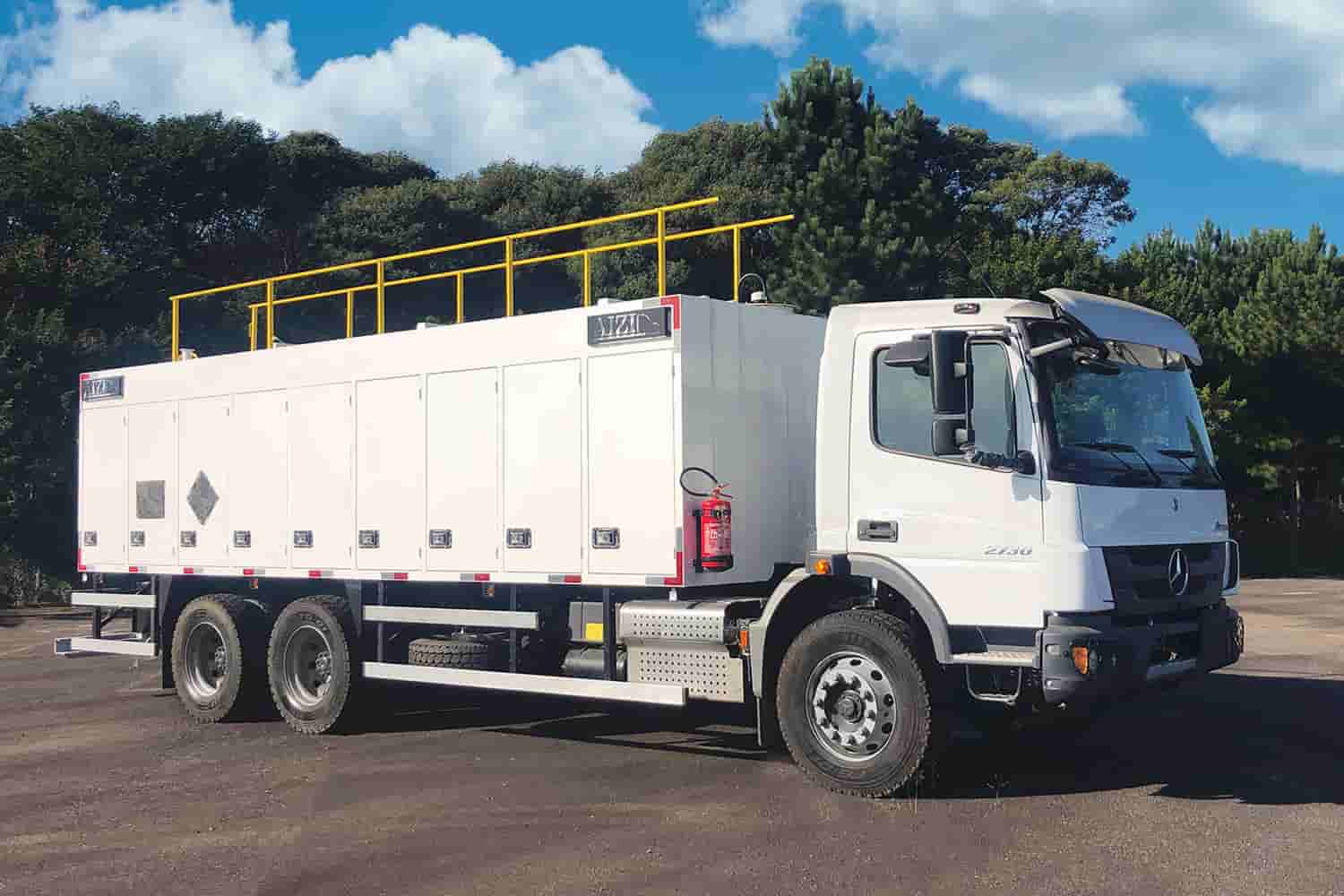 Caminhão Mercedes Benz Atego 2730 6x4 2024 - imagem de fundo