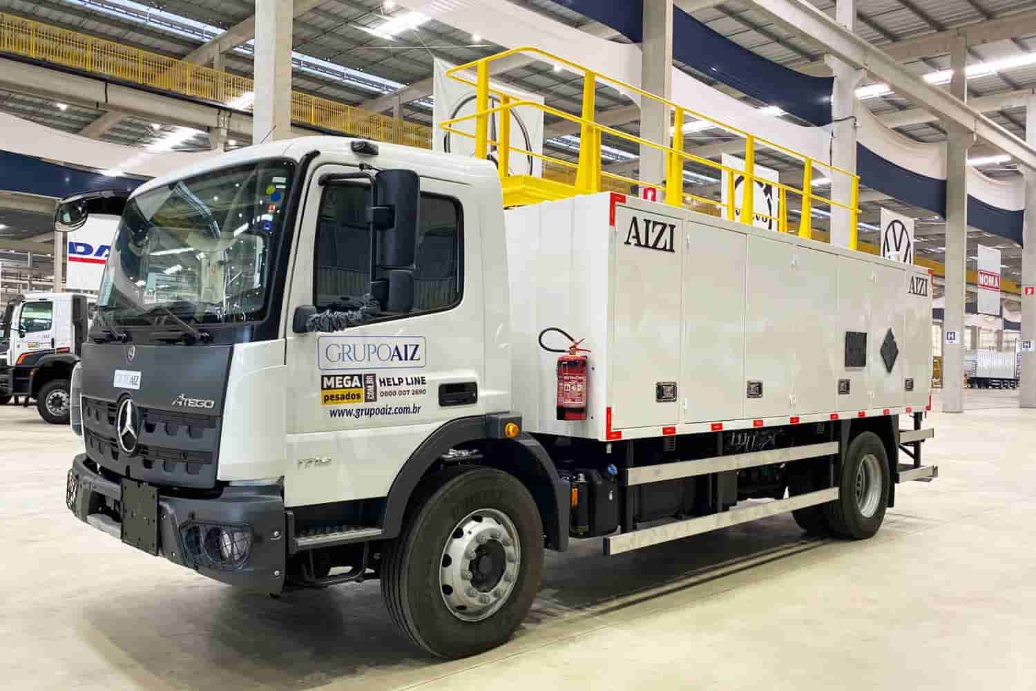 Caminhão Mercedes Benz Atego 1719 4x2 25/25 2024 - imagem de fundo