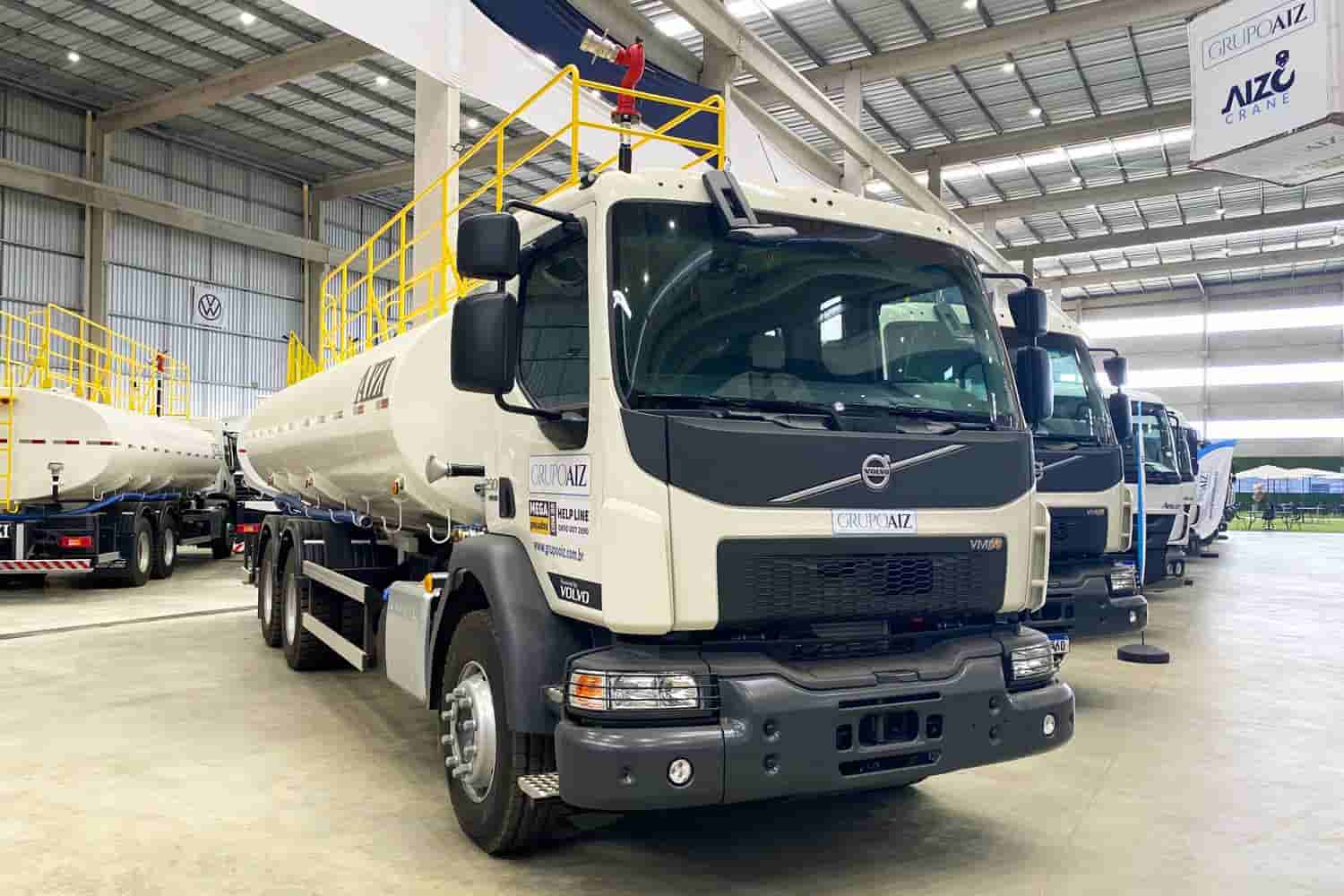 Caminhão Volvo VMX 290 6x4 2024 - imagem de fundo