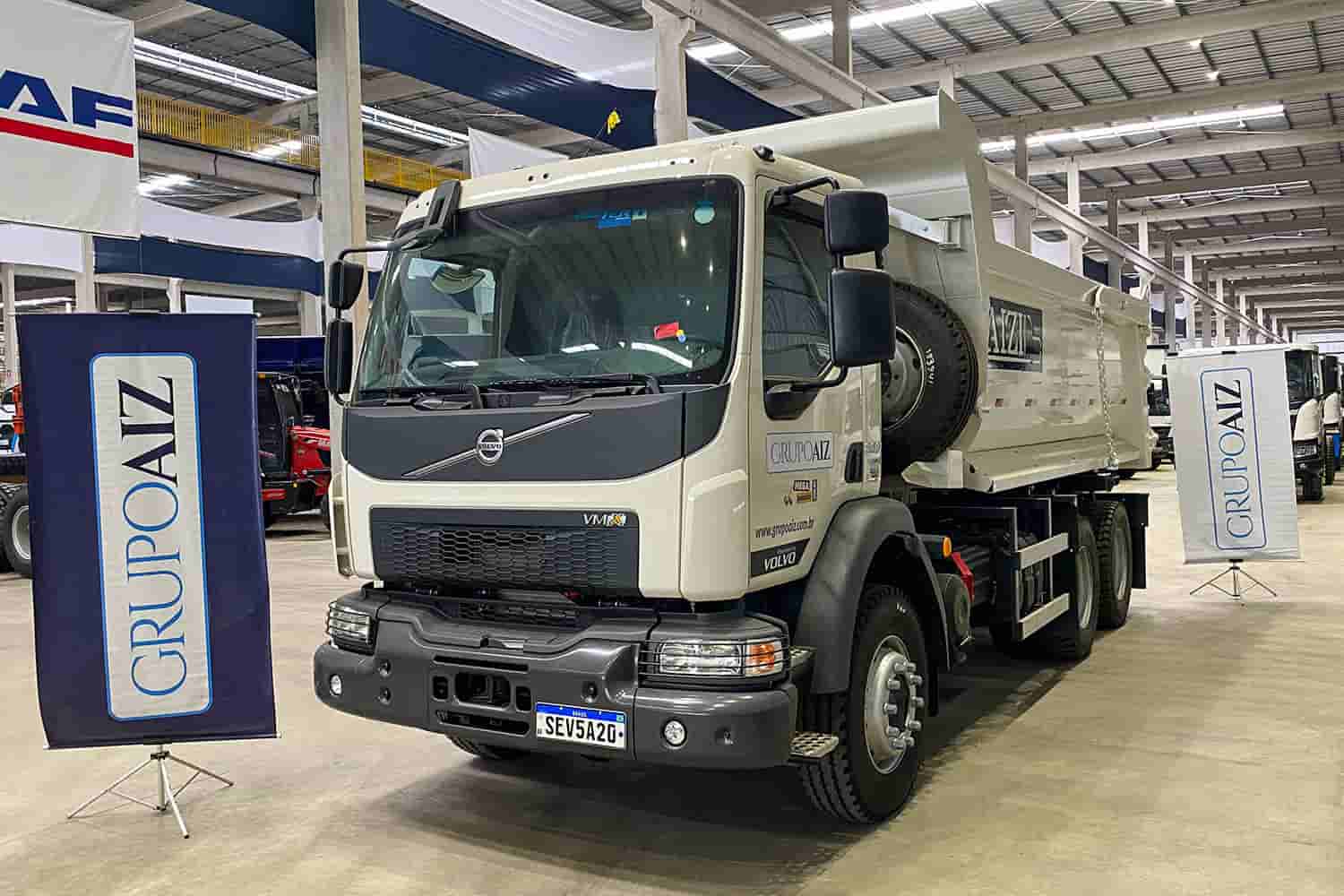 Caminhão Volvo VMX 290 6x4 2024 - imagem de fundo