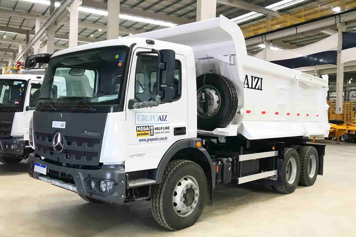 Caminhão Mercedes Benz Atego 2730 6x4 2024 - imagem de fundo
