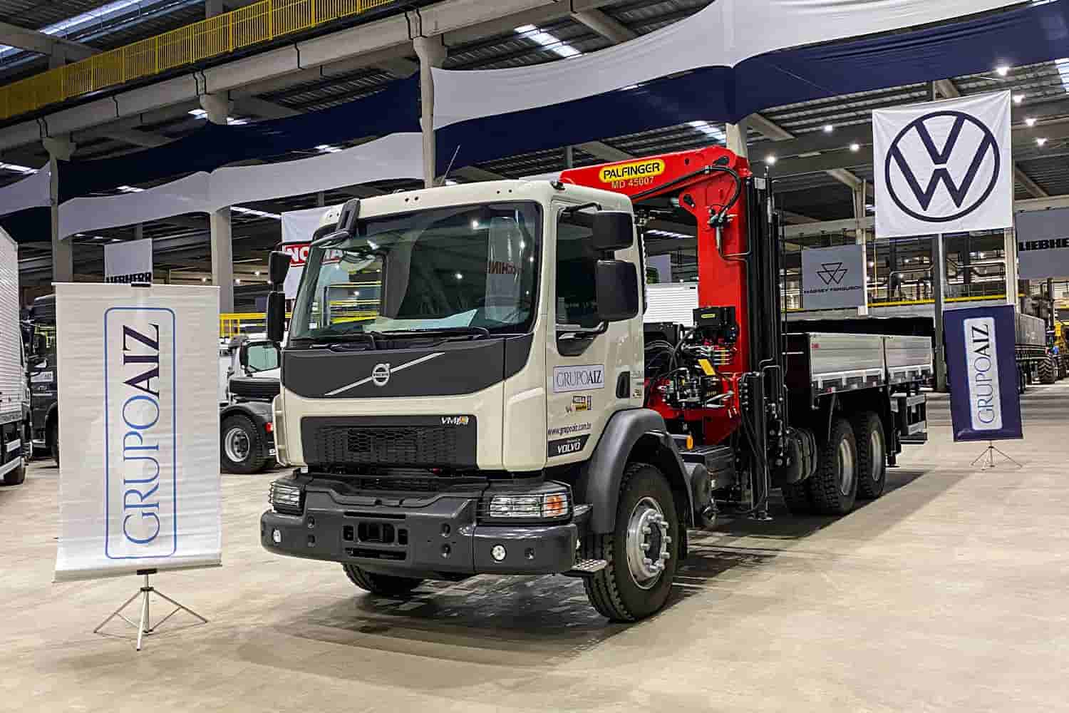 Caminhão Volvo VMX 290 6x4 2024 - imagem de fundo