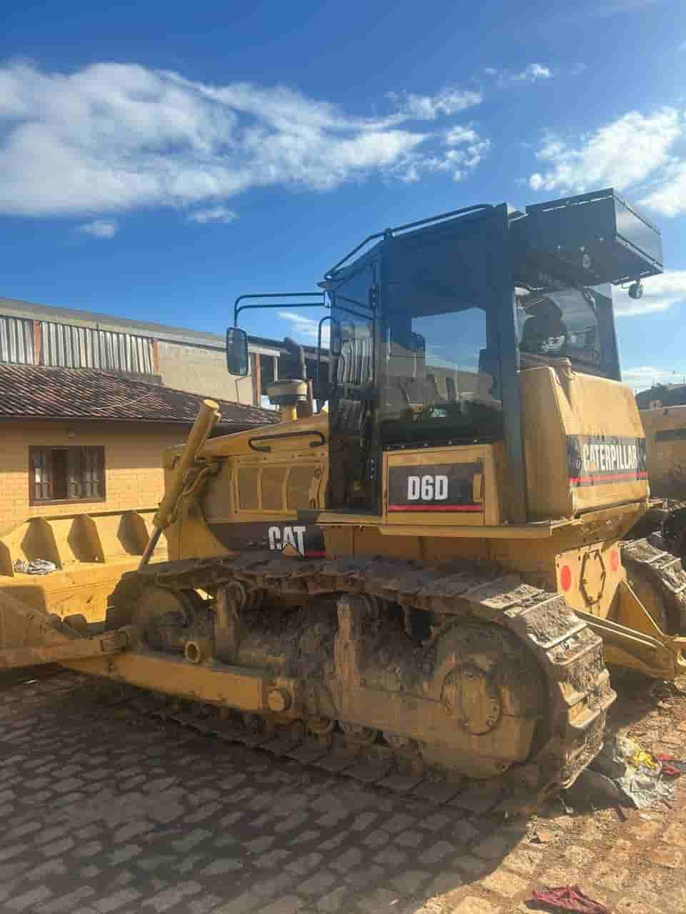 Trator de esteira CAT D6DPS 1989 - imagem de fundo