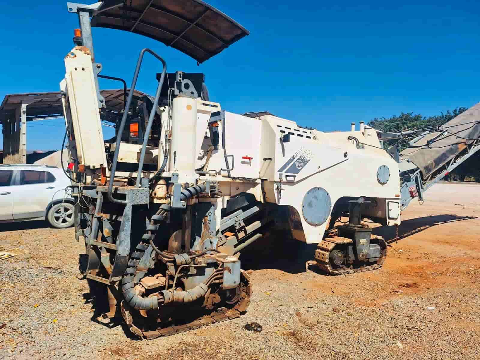 Fresadora de asfalto Wirtgen W100F 2006 - imagem de fundo