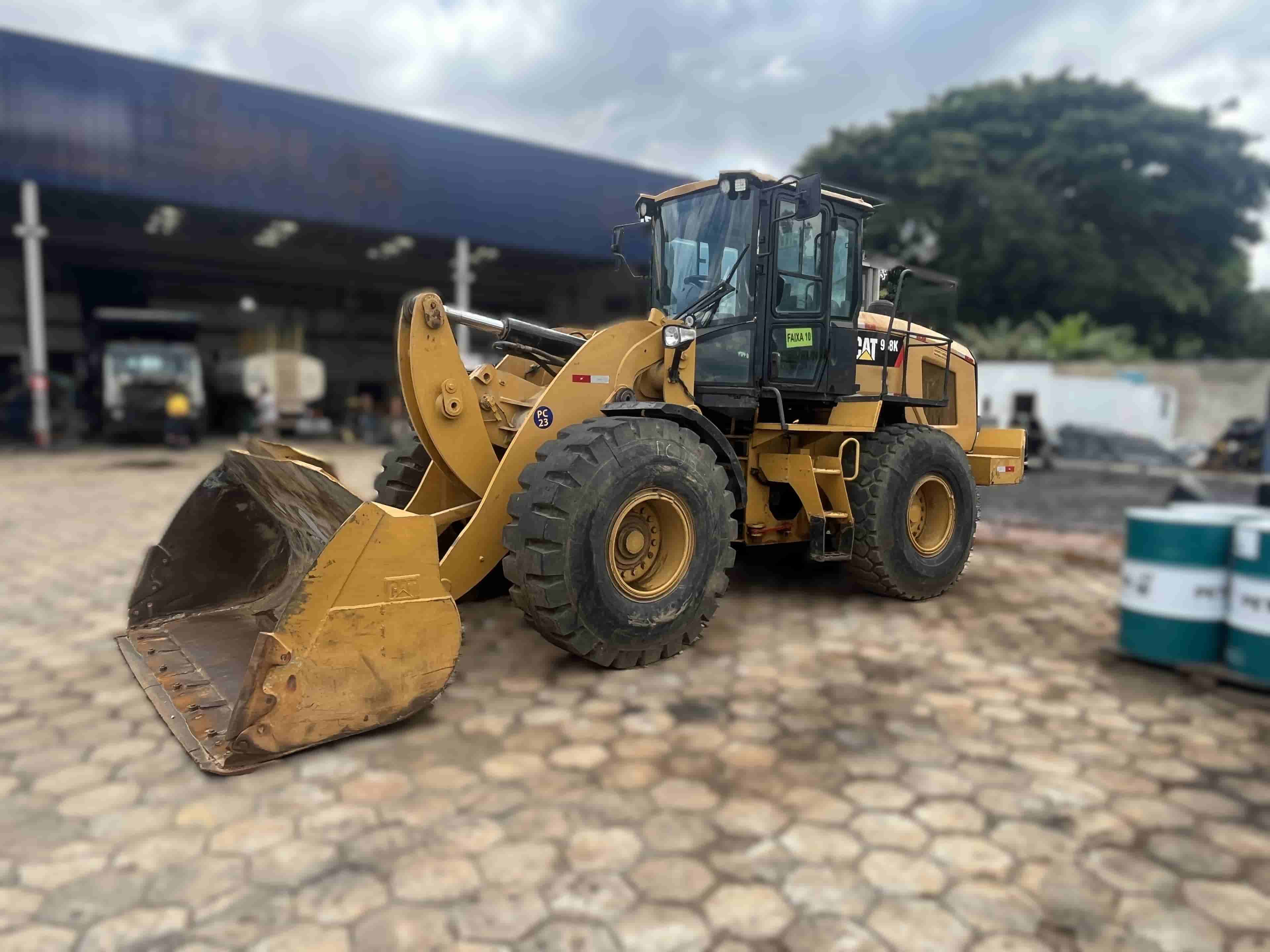 Pá Carregadeira Caterpillar 938 K 2016 - imagem de fundo
