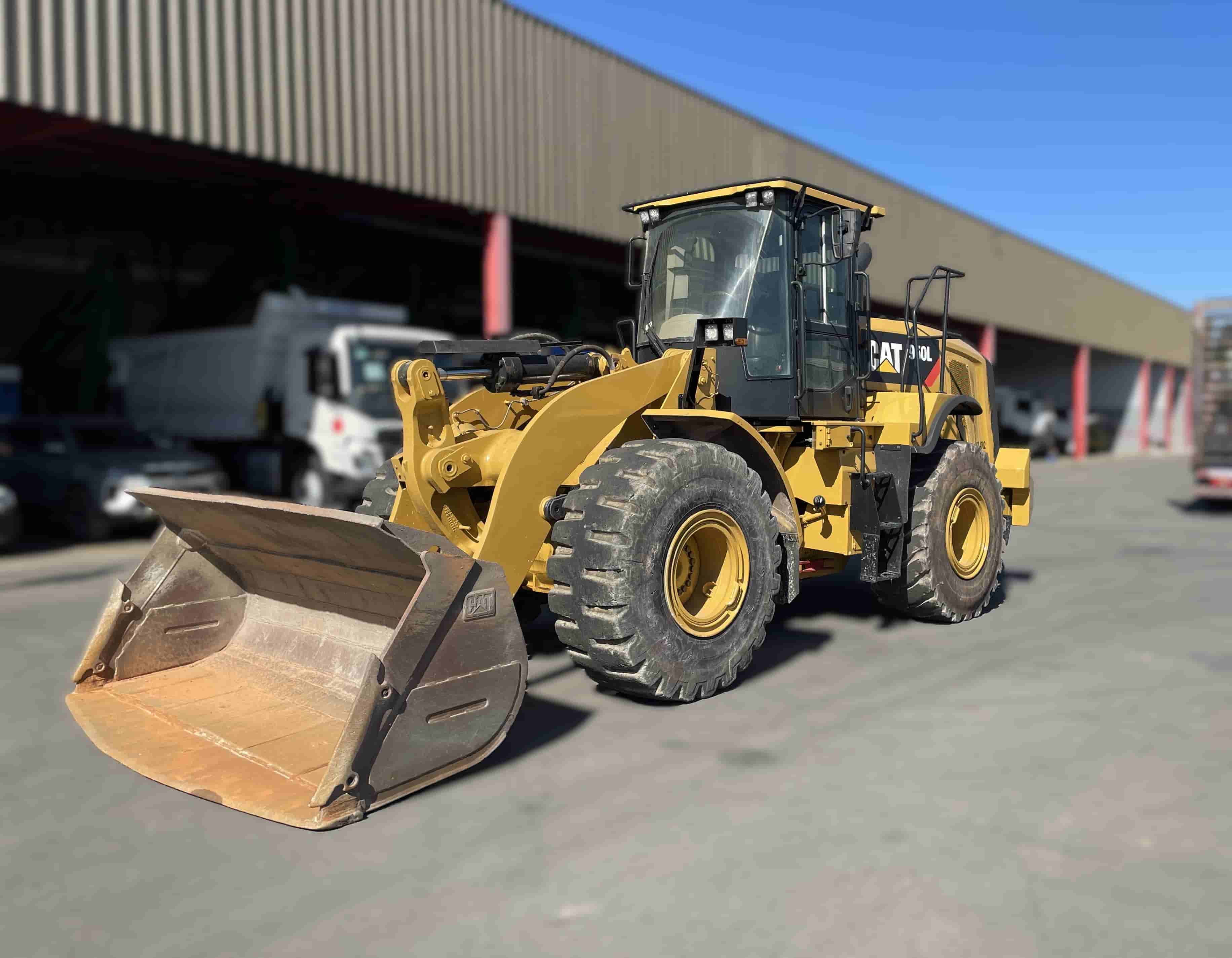 Pá Carregadeira Caterpillar 950L 2020 - imagem de fundo