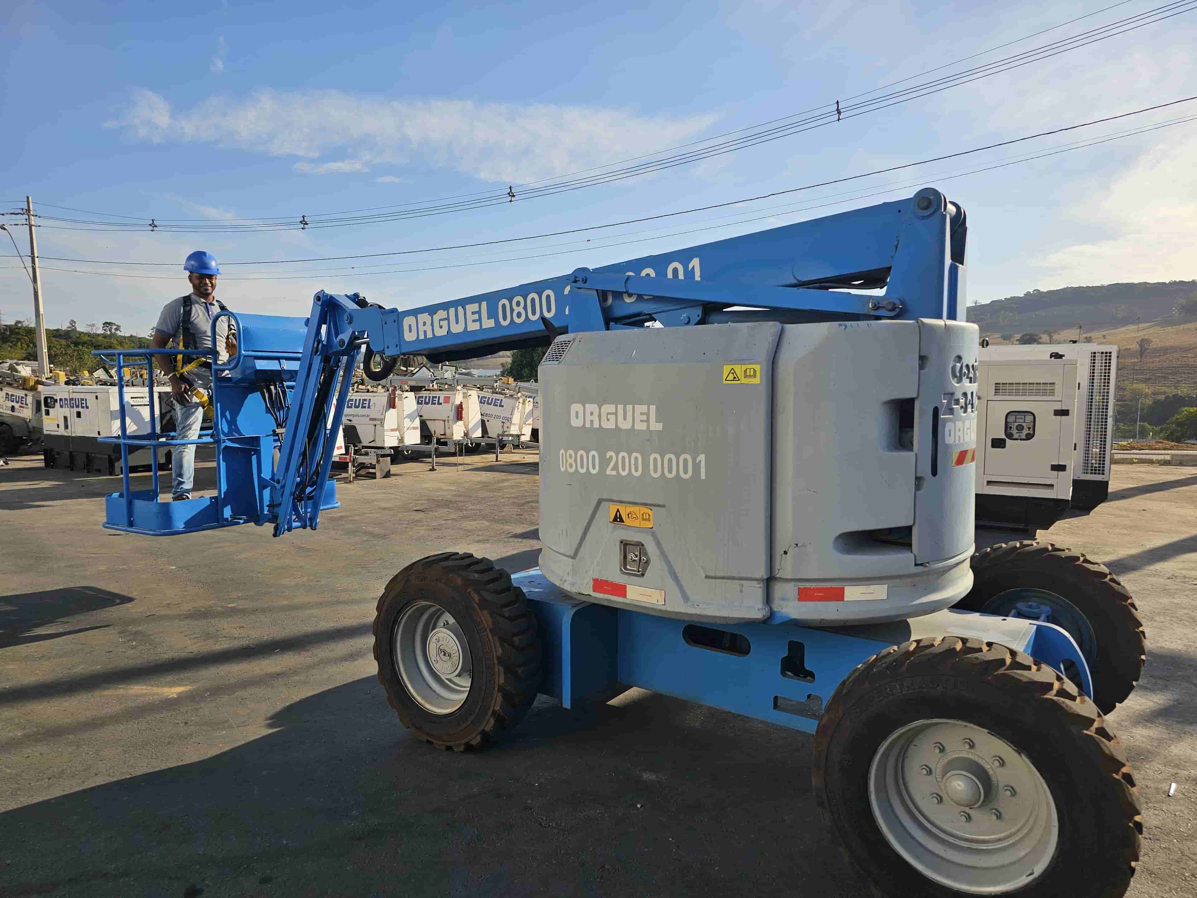 Plataforma elevatória Genie Z-34/22 RT 2012 - imagem de fundo