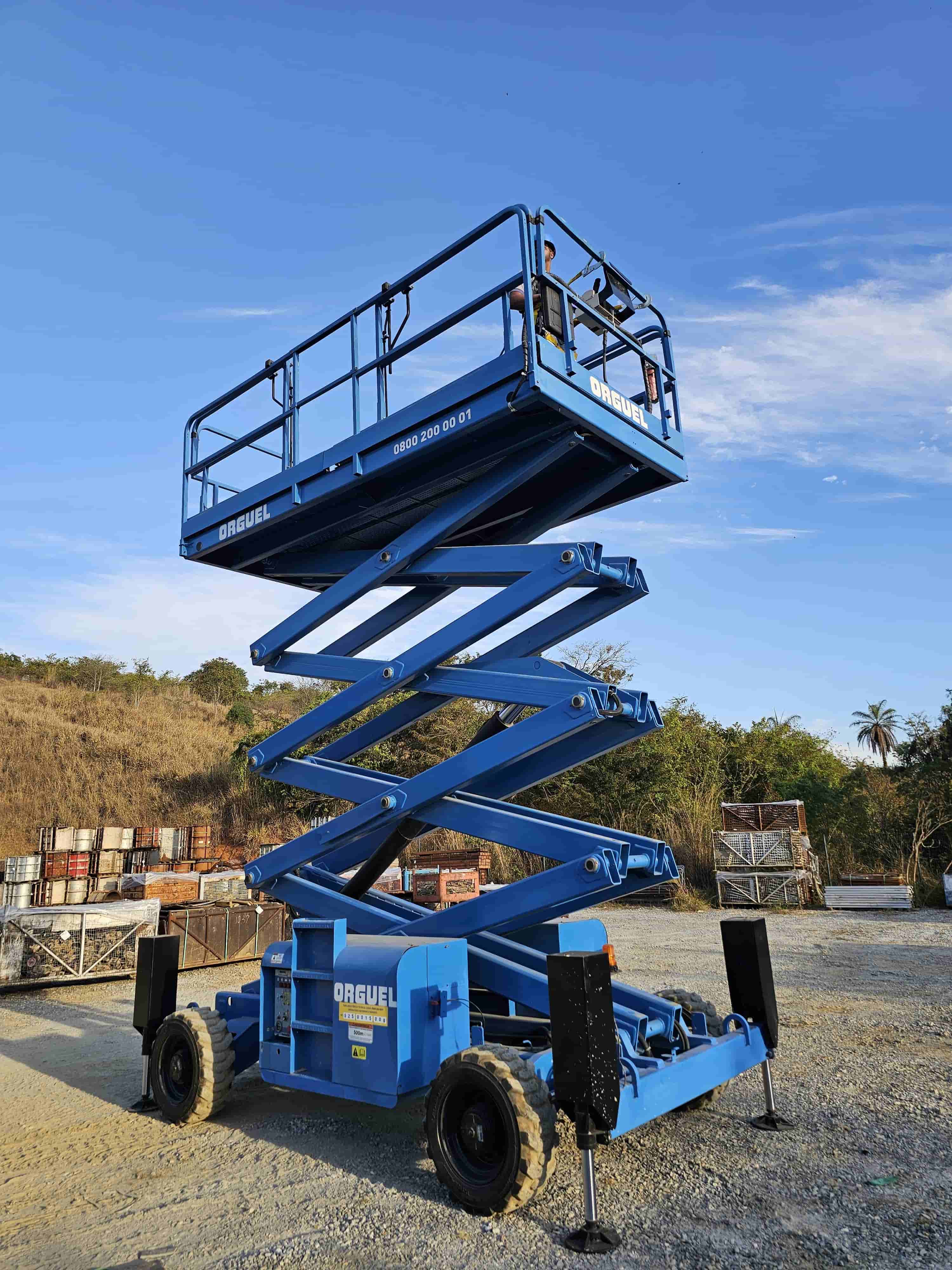 Plataforma elevatória Haulotte H 15 SX 2013 - imagem de fundo