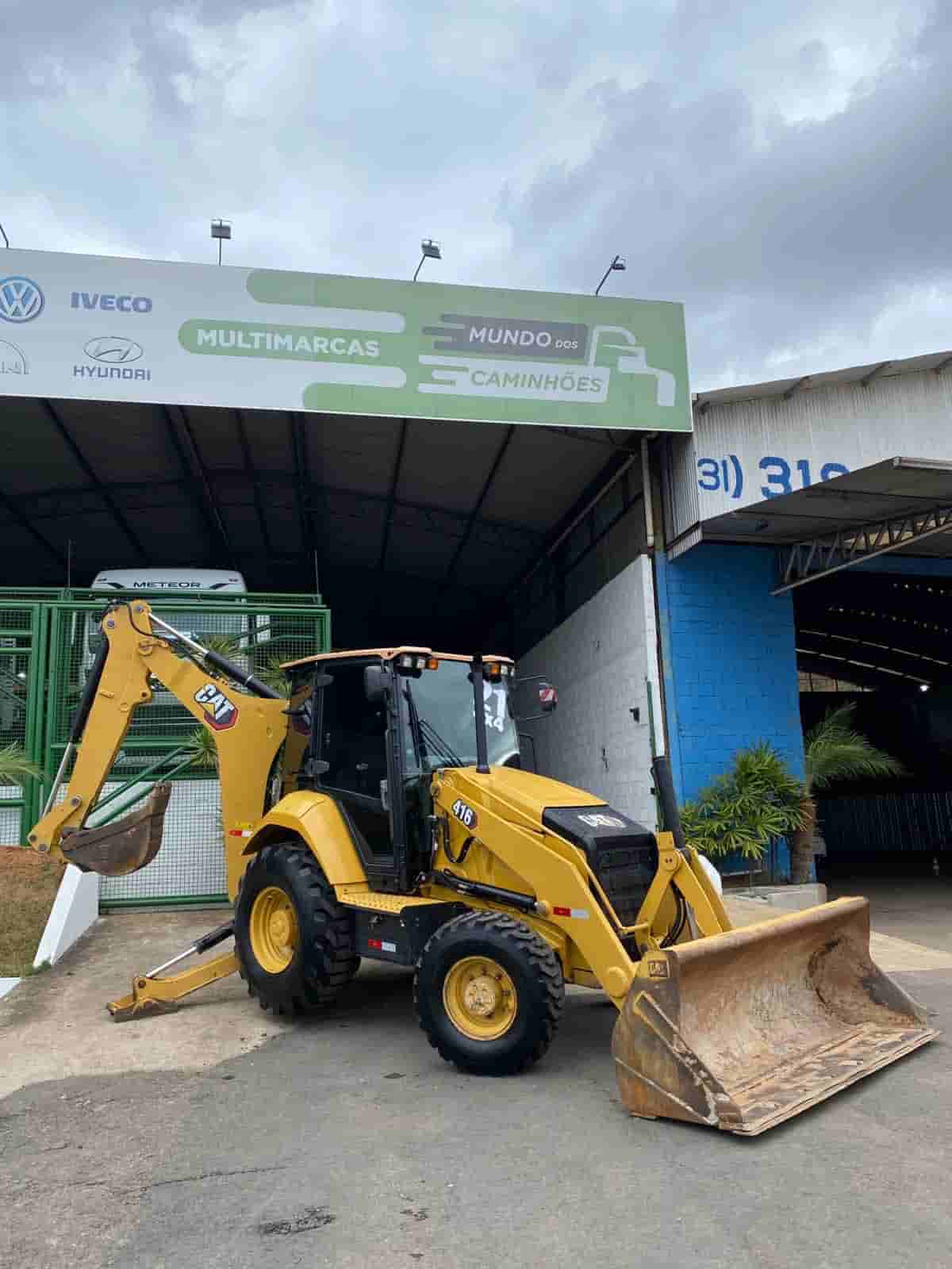 Retroescavadeira Caterpillar 416 4X4 2021 - imagem de fundo
