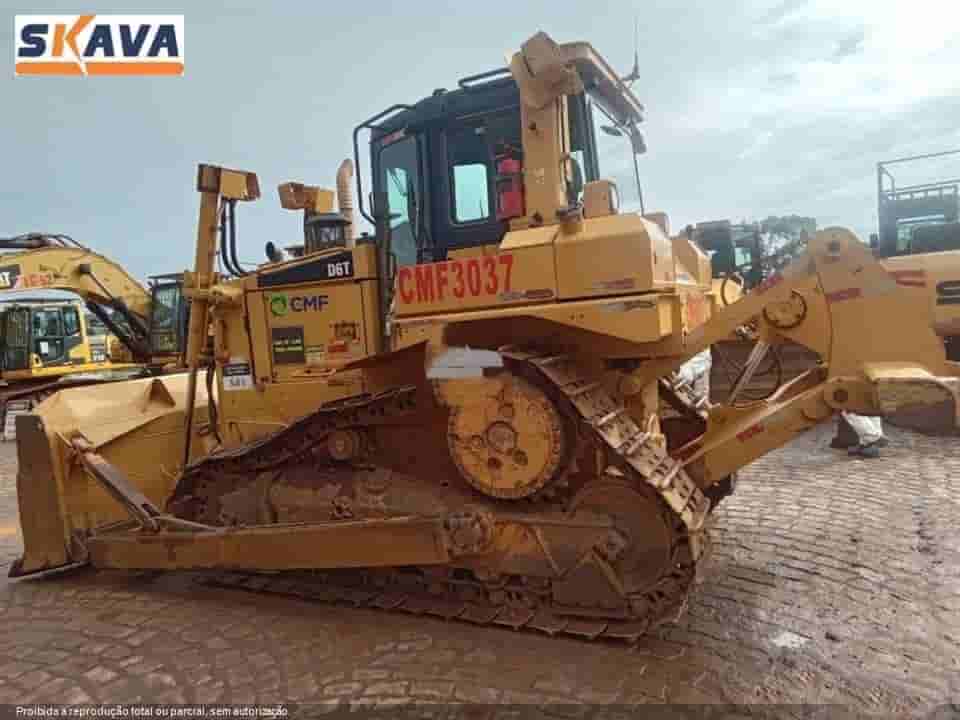 Trator de esteira Caterpillar D6T 2018 - imagem de fundo