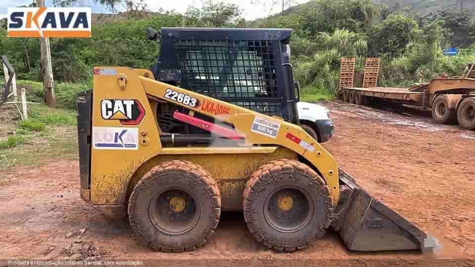 Mini Carregadeira Caterpillar 226B 2020 - imagem de fundo