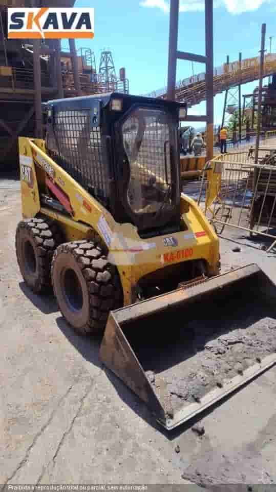 Mini Carregadeira Caterpillar 226B 2021 - imagem de fundo