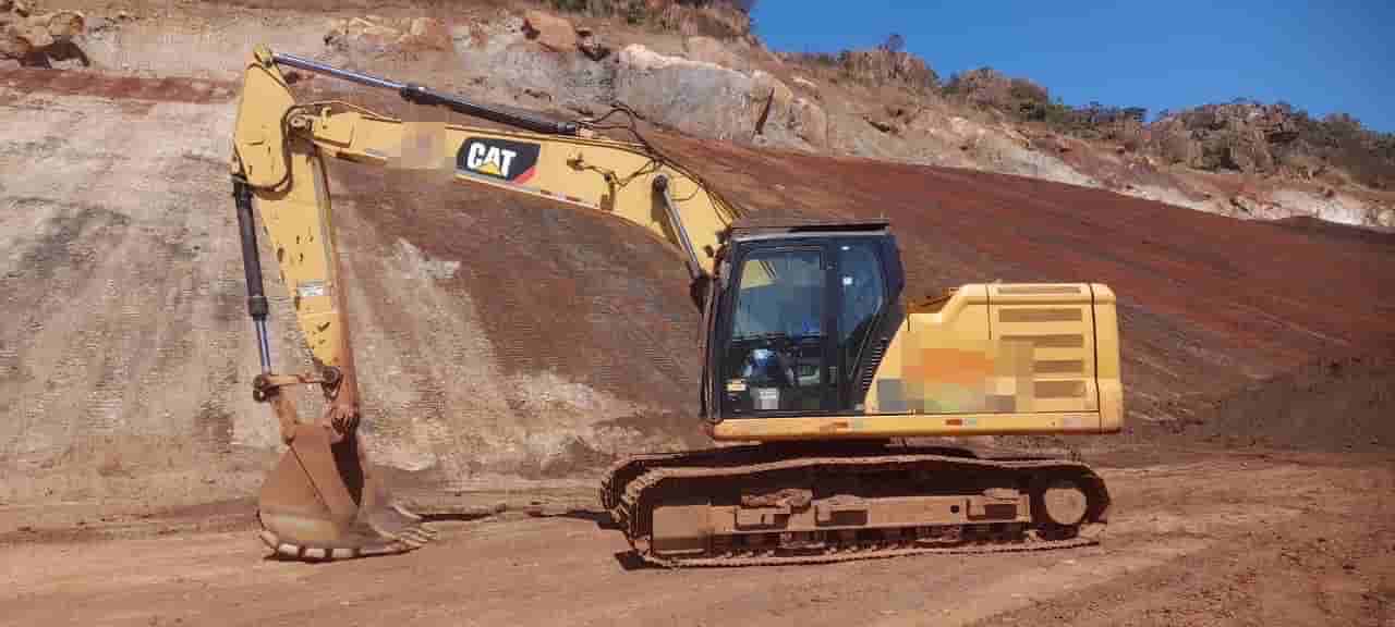 Escavadeira Caterpillar 320 2019 - imagem de fundo