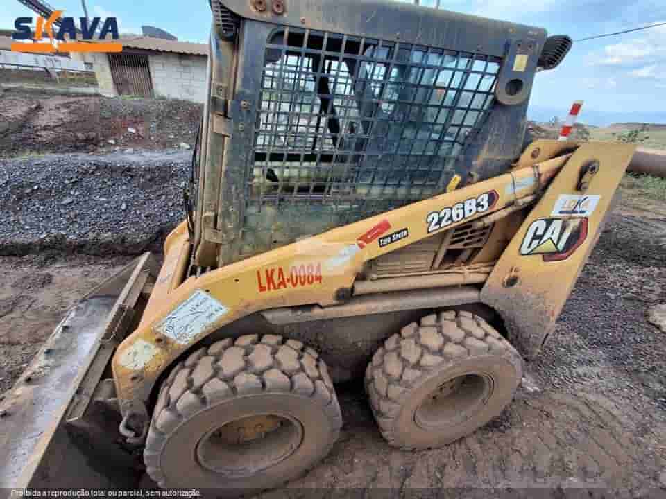 Mini Carregadeira Caterpillar 226B 2020 - imagem de fundo