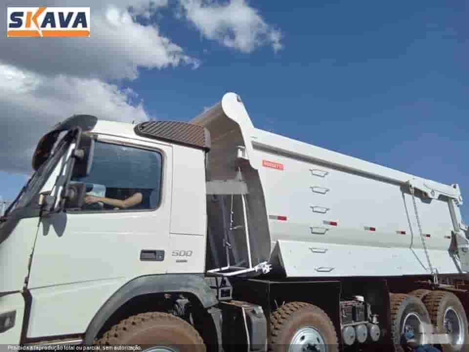 Caminhão Volvo FMX 500 8X4 2020 - imagem de fundo