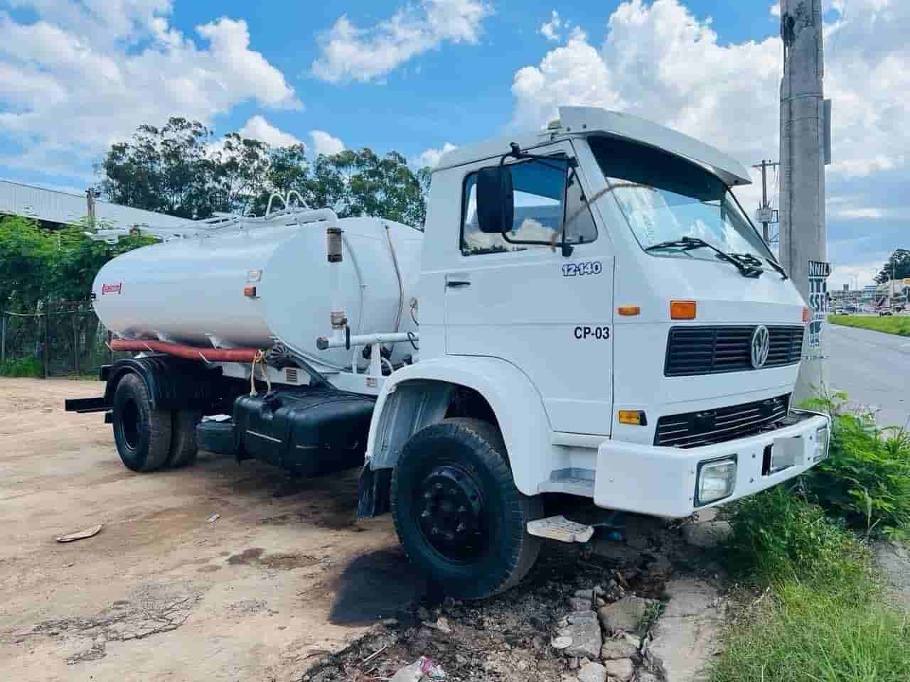 Caminhão Volkswagen 12-240 1994 - imagem de fundo
