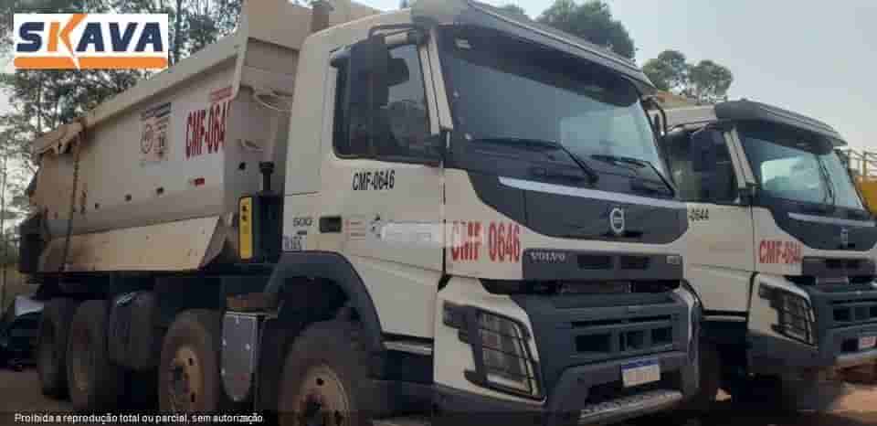 Caminhão Volvo FMX 500 8X4 2020 - imagem de fundo