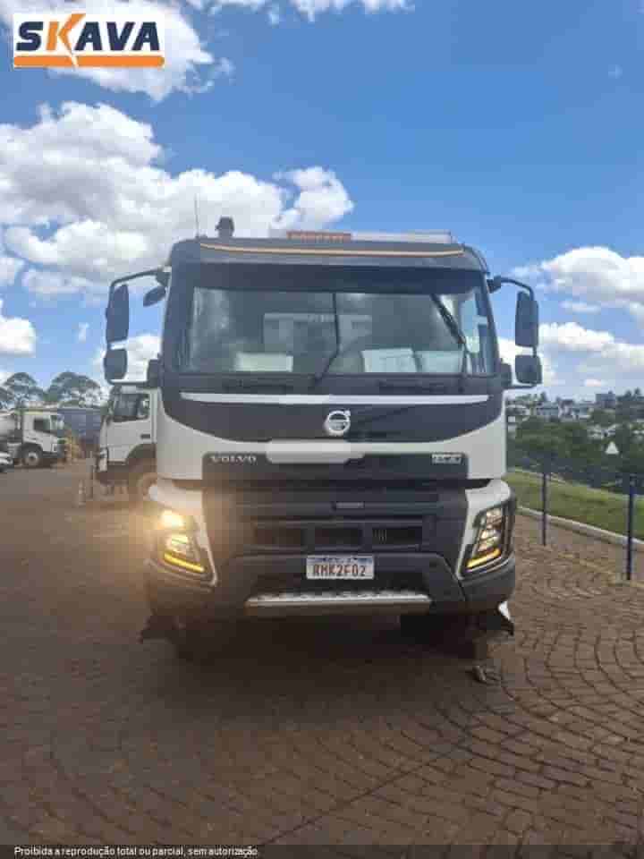 Caminhão Volvo FMX 500 8X4 2020 - imagem de fundo