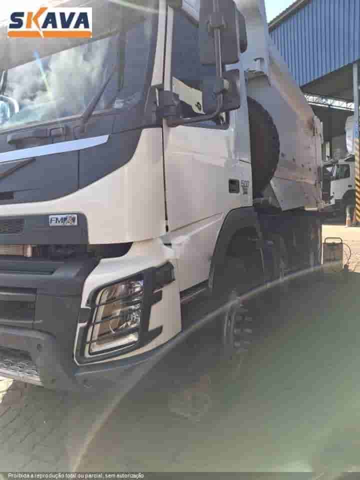 Caminhão Volvo FMX 500 8X4 2018 - imagem de fundo