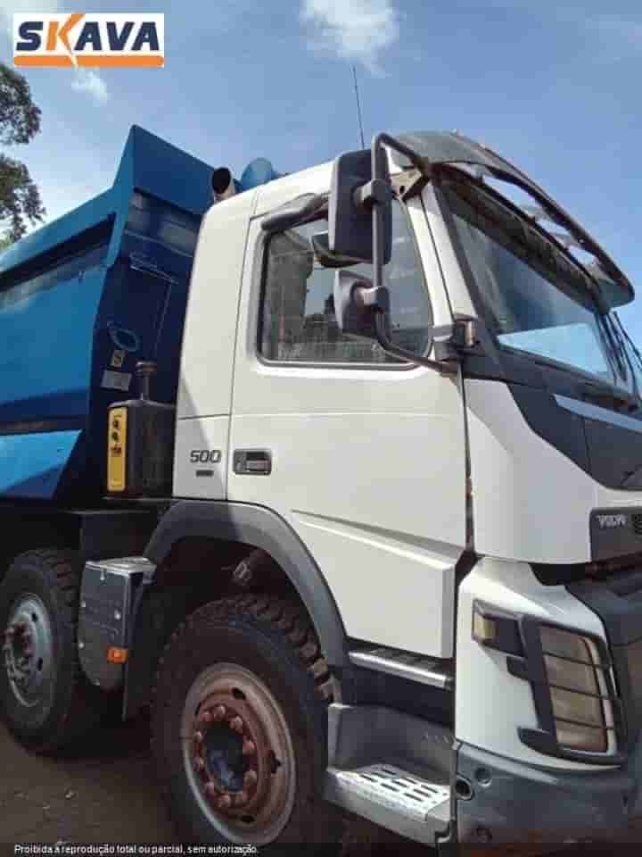 Caminhão Volvo FMX 500 8X4 2020 - imagem de fundo
