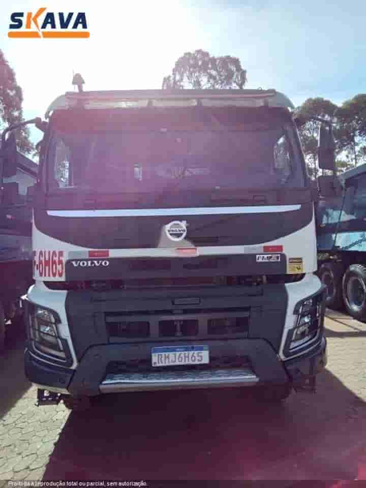 Caminhão Volvo FMX 500 8X4 2020 - imagem de fundo