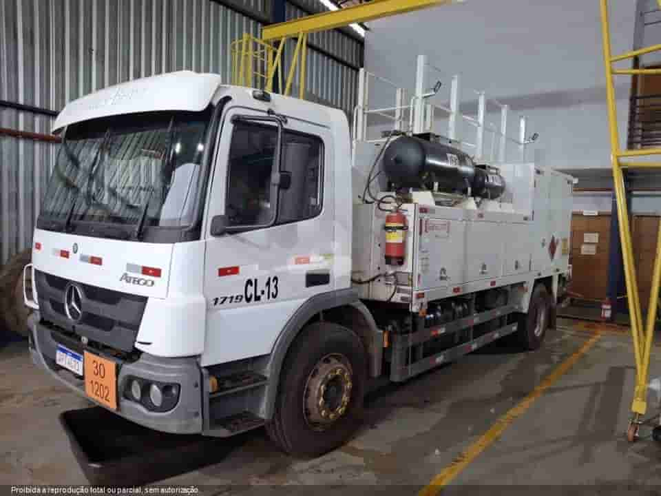 Caminhão Mercedes Benz ATEGO 1719 2018 - imagem de fundo
