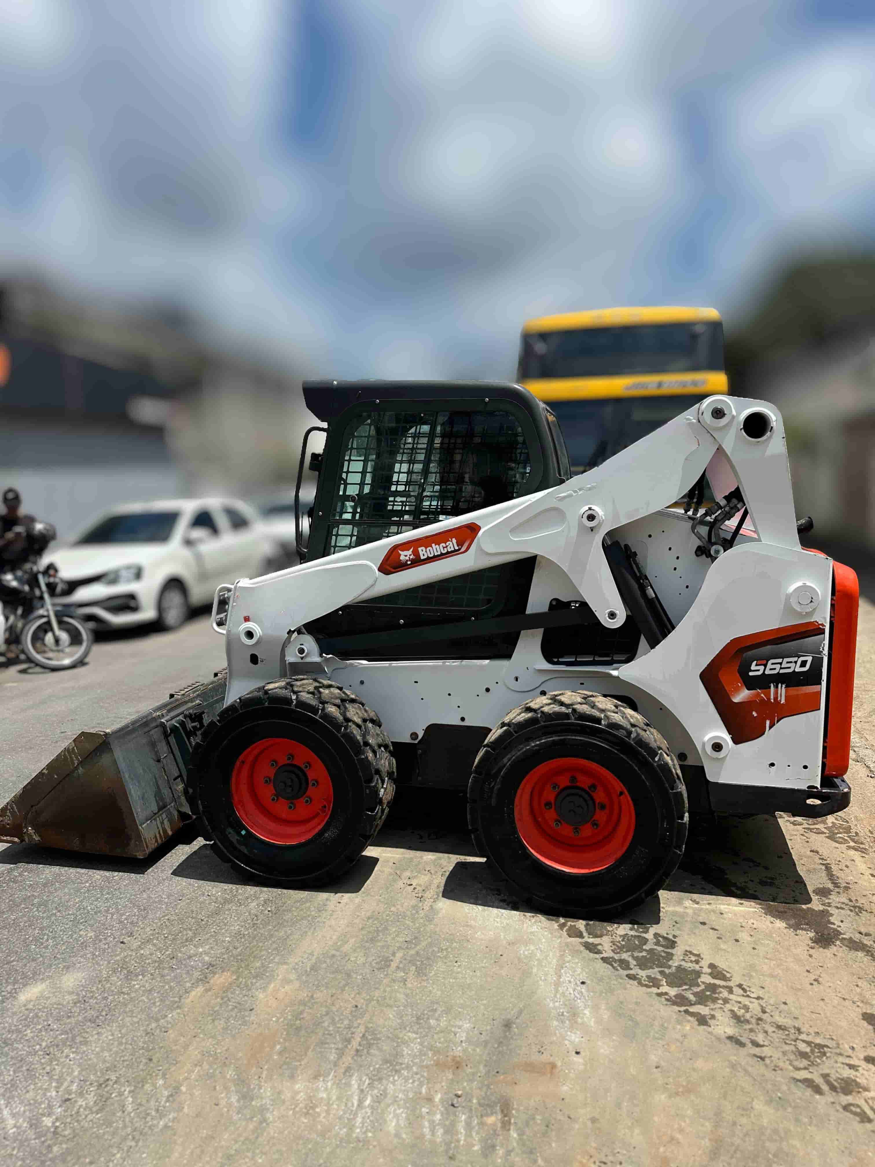 Mini Carregadeira Bobcat S650 2022 - imagem de fundo