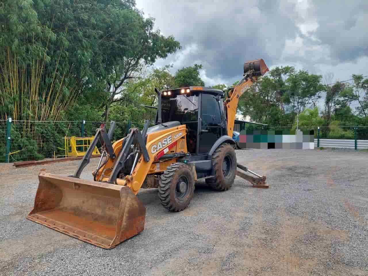 Retroescavadeira Case 580N 2023 - imagem de fundo